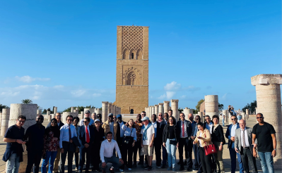 A Rabat, devant la Tour Hassan, lors de la réunion de la Confédération internationale des Anciens élèves de l’ENA et de l’INSP.